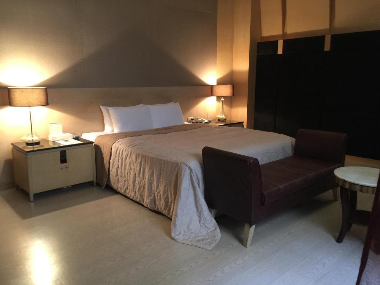 Li-Gin Motel Chiayi City Exterior foto